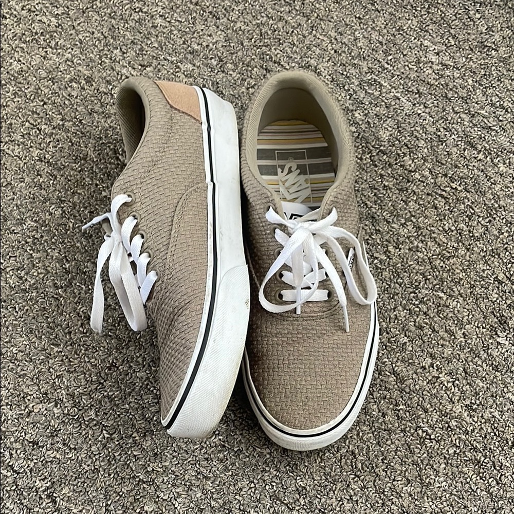 Men’s size 8.5 Skater sneakers